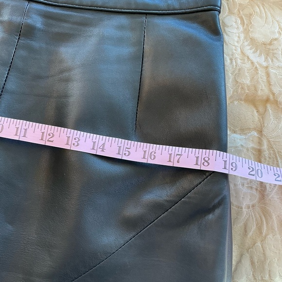 Women’s black leather skirt. 32 inches waist line - Picture 10 of 12